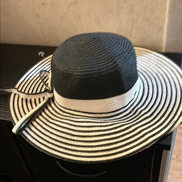 Black and White Striped Wide-Brimmed Hat - Picture 1 of 1